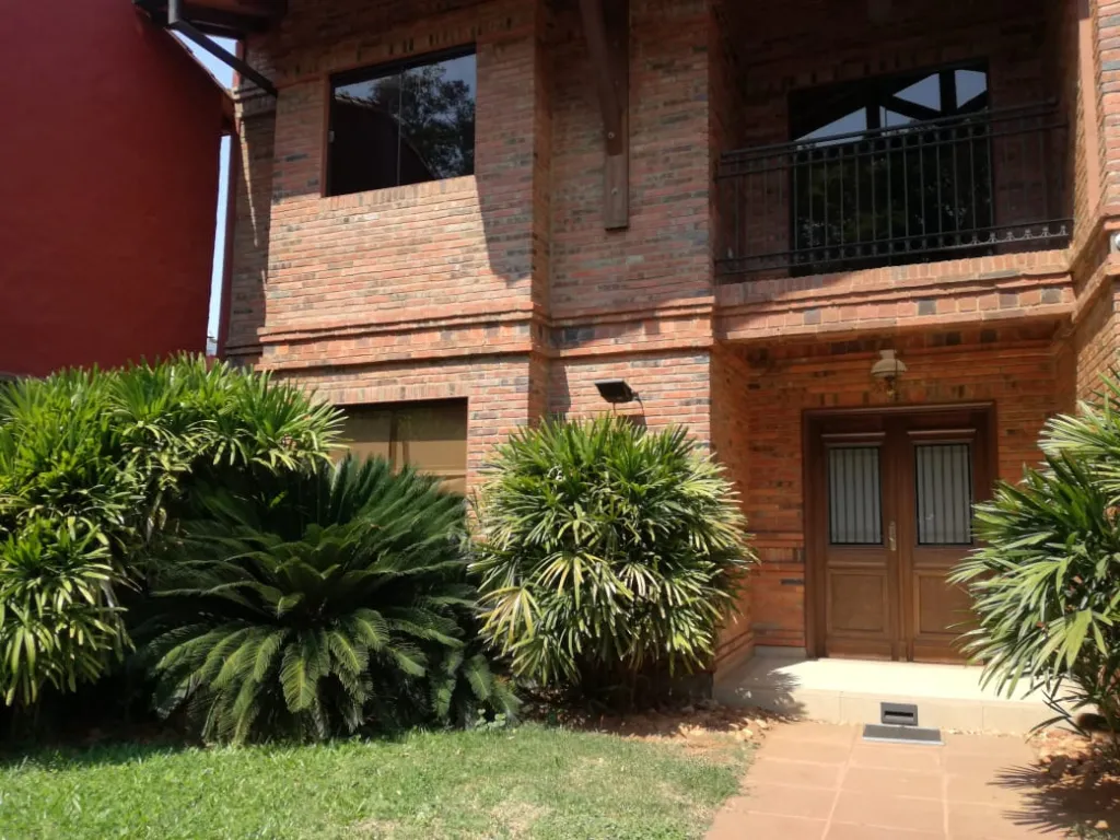MBURUCUYÁ – QUINTA SOSA: 720M2 – IMPORTANTE RESIDENCIA, GRAN JARDÍN, PISCINA. — foto 3