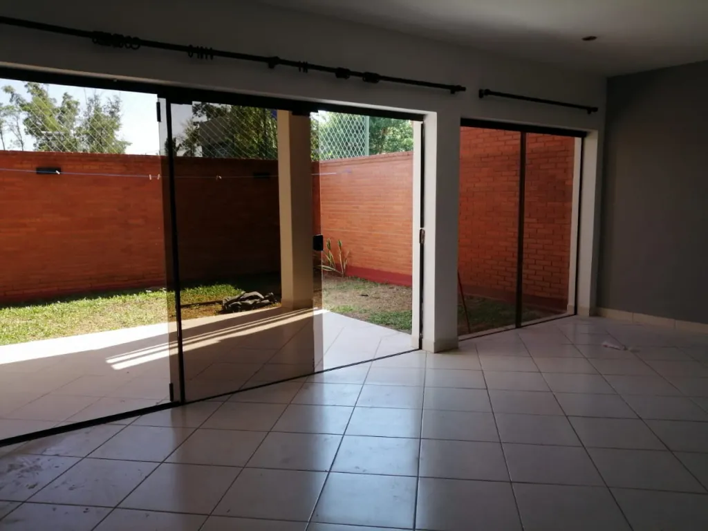 VENDO DUPLEX A ESTRENAR EN CONDOMINIO EN LUQUE ZONA CIT COD 2873 — foto 3