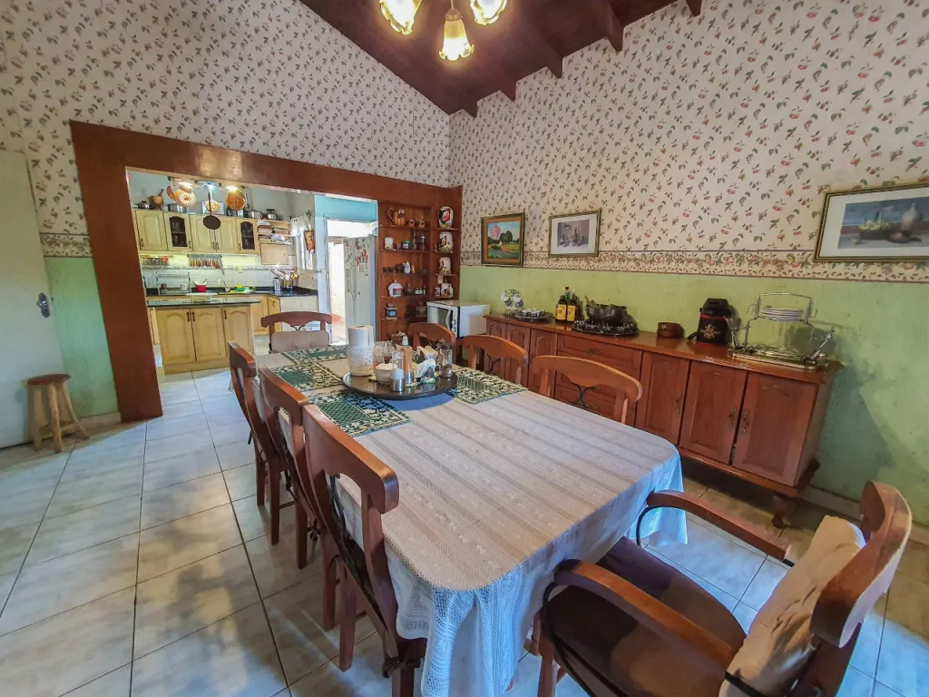 LAMBARE........FINA RESIDENCIA DE 785M2 EN ESQUINA ASAFALATDA... — foto 3
