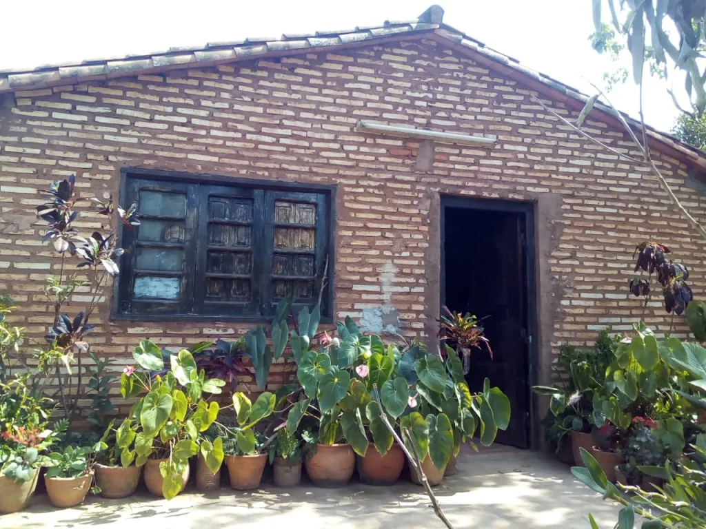 Oferta casa en Areguá. A cuadras de la Iglesia — foto 3