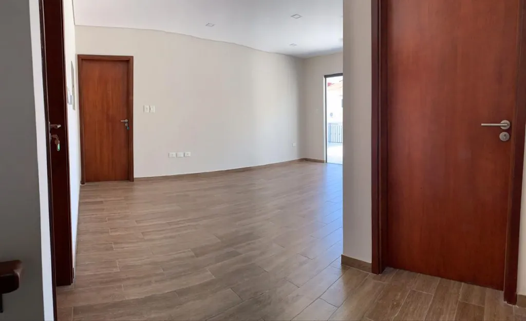 VENDO HERMOSA CASA DE LUJO EN BARRIO MBURUCUJA — foto 3