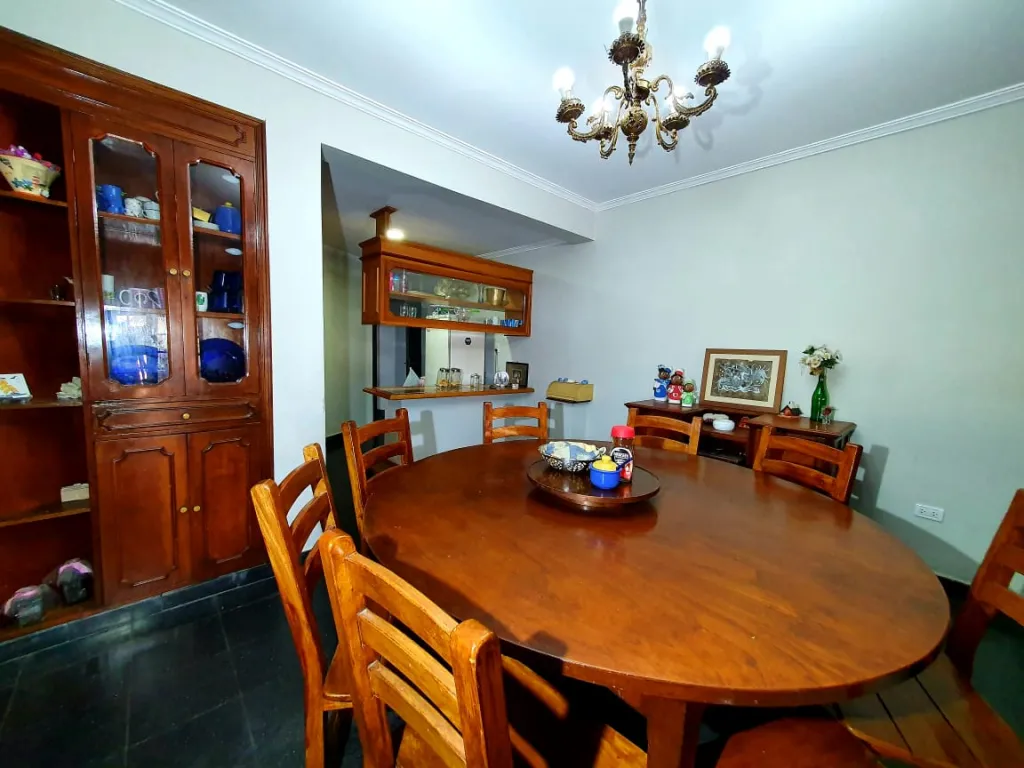 OFERTO IMPONENTE VIVIENDA EN ZONA RESIDENCIAL. MBURUCUYÁ. — foto 2