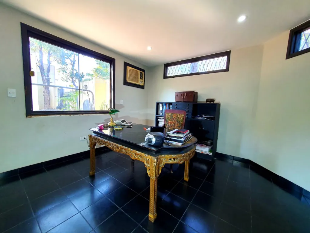 OFERTO IMPONENTE VIVIENDA EN ZONA RESIDENCIAL. MBURUCUYÁ. — foto 3