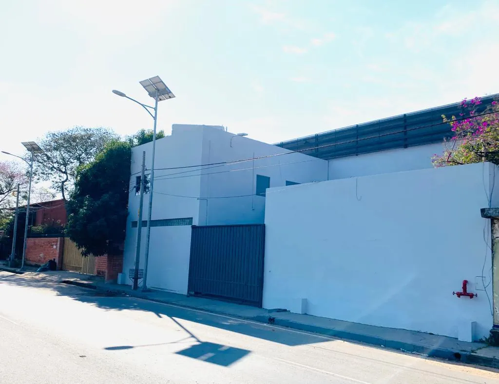 AVDA. ÑU GUAZÚ – BOTÁNICO: 500M2, IMPORTANTE DEPOSITO EMPRESARIAL C OFICINAS. — foto 2