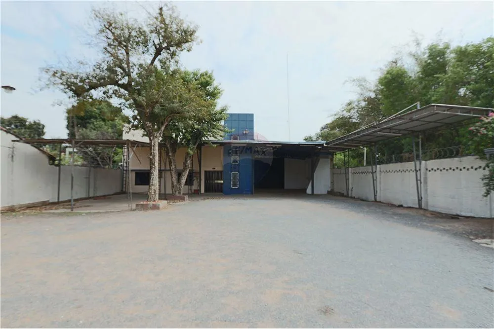 SMA. TRINIDAD – 1ER. PRESIDENTE: 600M2, DEPOSITO EMPRESARIAL + OFICINAS, GRAN PARKING. — foto 2