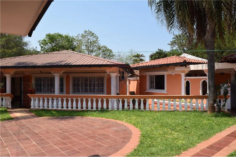 Hermosa casa en esquina 90,000 USD Luque — foto 2