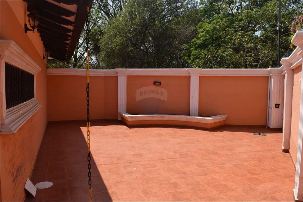 Hermosa casa en esquina 90,000 USD Luque — foto 3