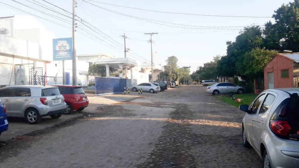 VENDO TERRENO EN SAN LORENZO EN FRENTE A PARMALAT..INMEJORABLE UBICACION!! — foto 2