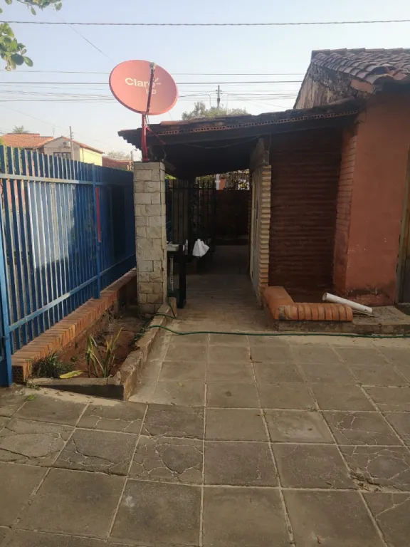 VENDO CASA EN ESQUINA- LUQUE 4to. BARRIO — foto 3