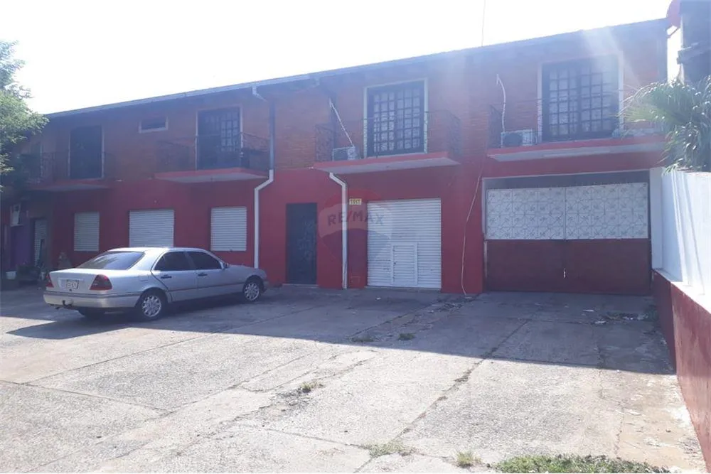 PROPIEDAD CON DPTOS Y SALONES COMERCIALES SOBRE AVDA. FDO. DE LA MORA — foto 2