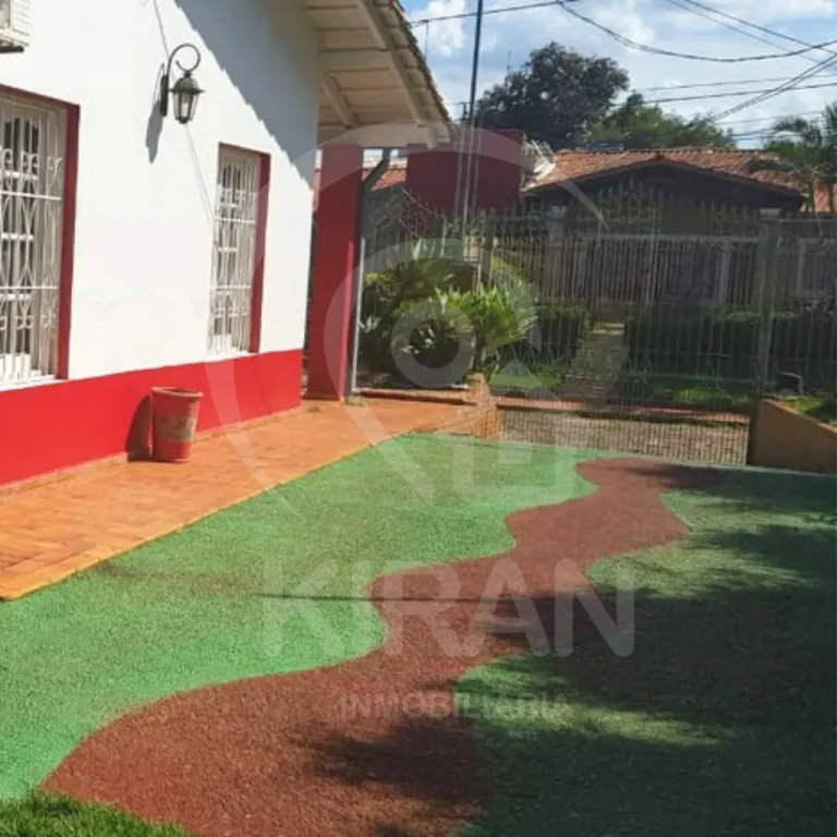 Casa a la venta en el Área 4 a 2 cuadras del Club y a una cuadra de la supercarretera. — foto 3