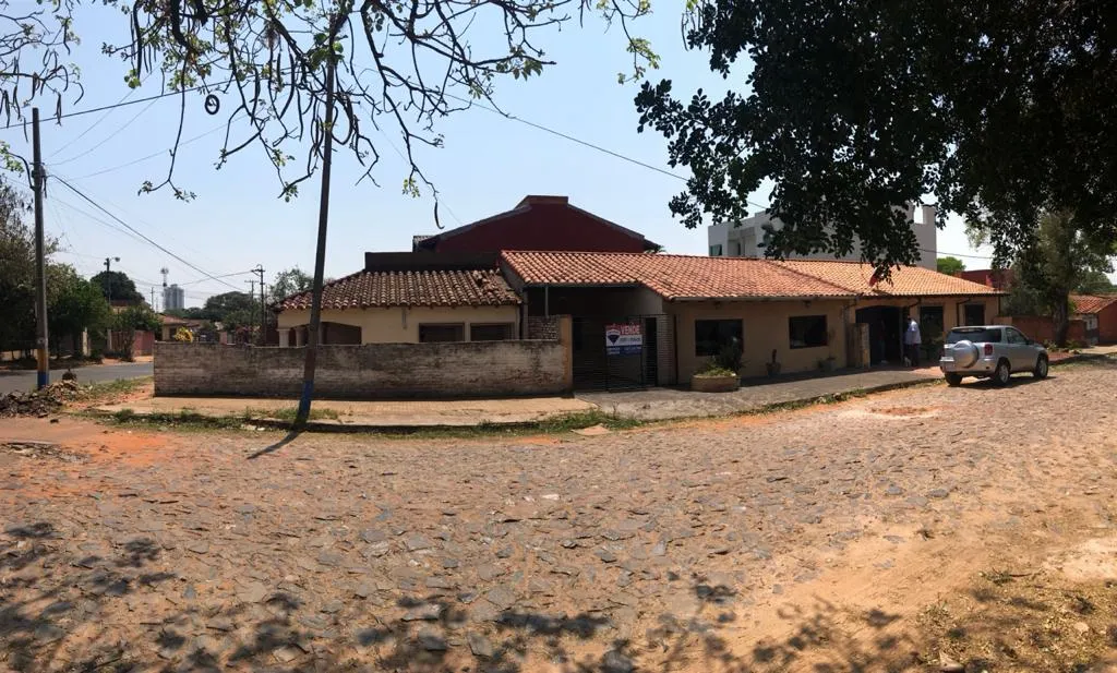 VENDO CHALET EN BARRIO MBURUCUYÁ — foto 2