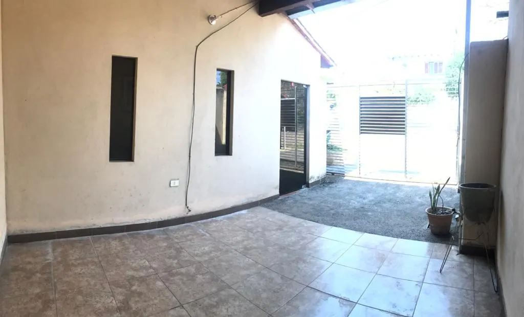 VENDO CHALET EN BARRIO MBURUCUYÁ — foto 3