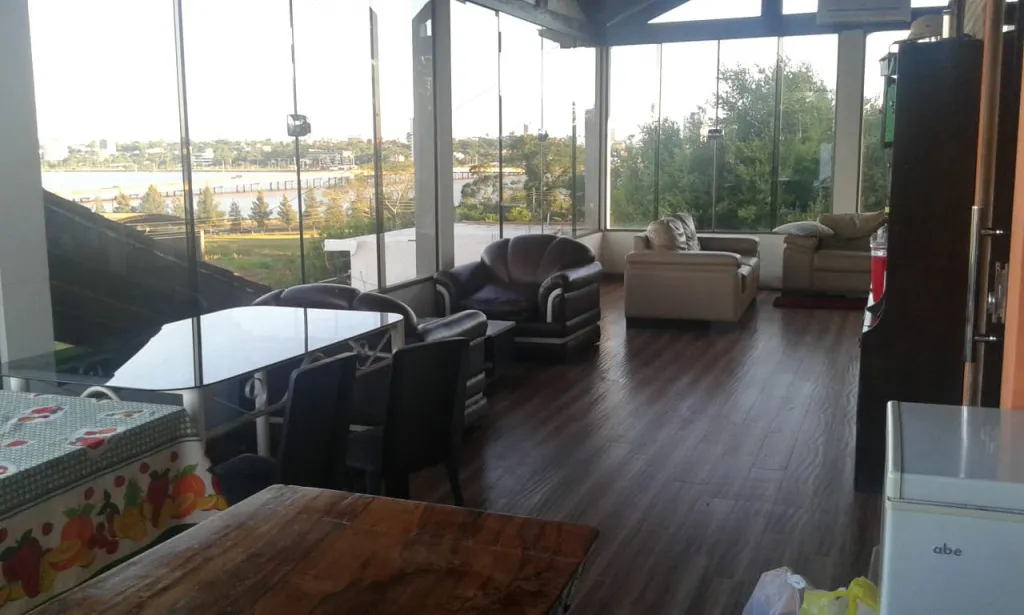 VENDO HERMOSA RESIDENCIA A PASOS DE LA PLAYA MBOI CAE ENCARNACION — foto 3