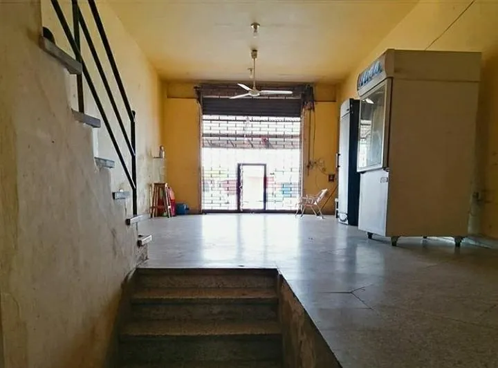 Local Comercial con Departamento- Limpio — foto 3