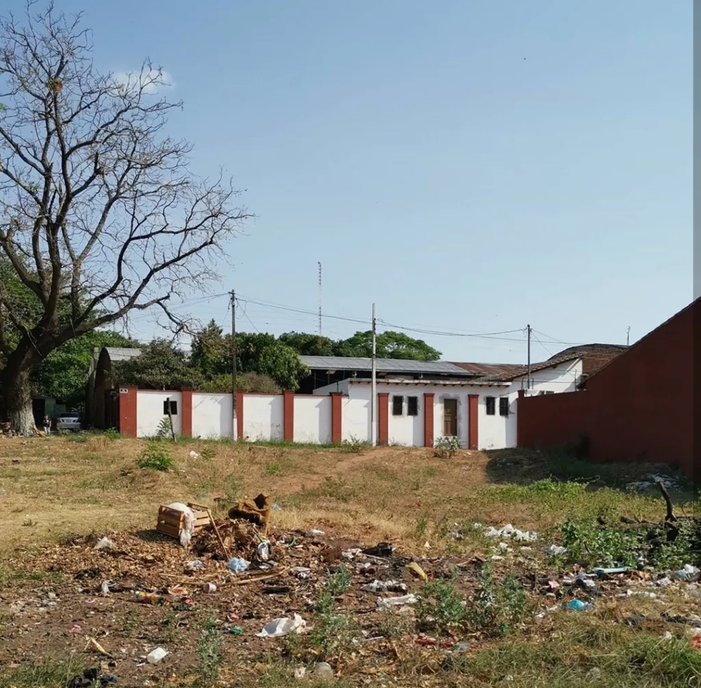 VENDO TERRENO EN ESQUINA. A 6 CUADRAS DE LA AVENIDA PERON. LAMBARE — foto 3