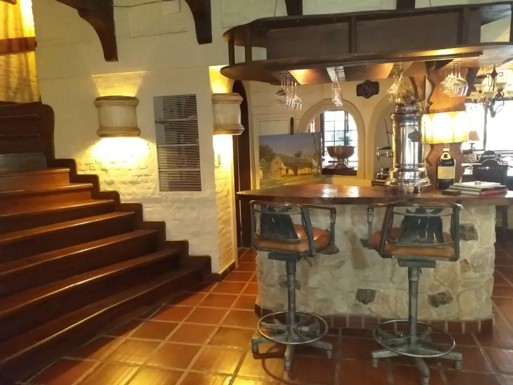 YCUA SATÍ GOETHE: ELEGANTE RESIDENCIA (OPC. AMOBLADA) 3 SUITES, HERMOSO JARDÍN, 2.000 USD — foto 2
