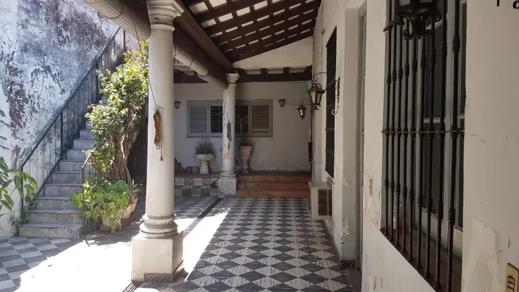 VENDO HERMOSA CASA EN ZONA CENTRICA DE ASUNCIÓN, IDEAL PARA OFICINAS O VIVIENDA!! — foto 2