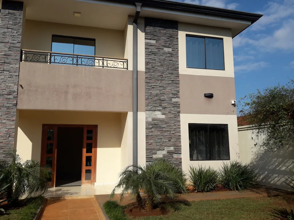 VENDO HERMOSA RESIDENCIA EN ENCARNACION A ESTRENAR — foto 2