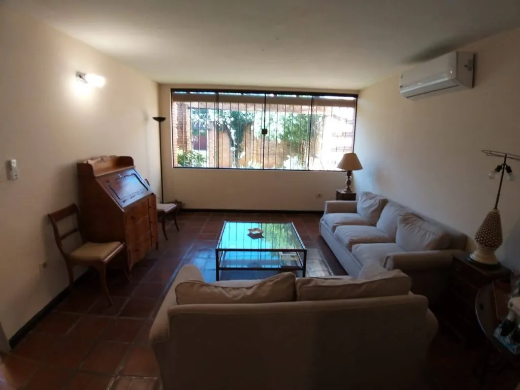 VENTA DE RESIDENCIA EN BARRIO MBURUCUYA — foto 3