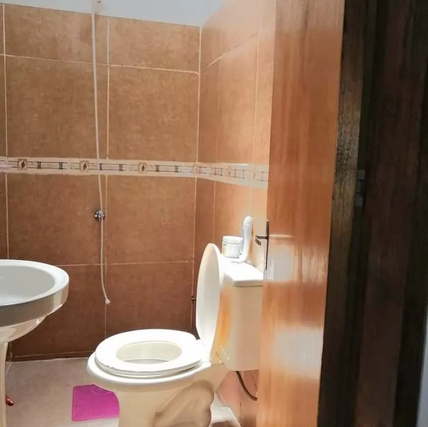 VENDO HERMOSA Y AMPLIA CASA EN FDO. DE LA MORA - ZONA NORTE!! — foto 2