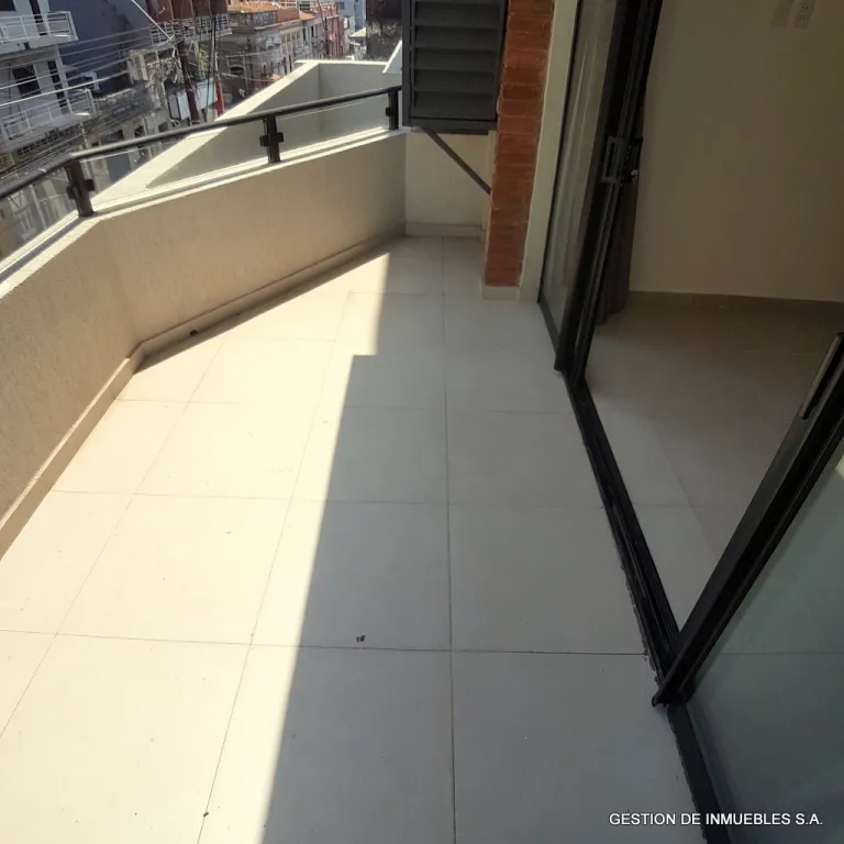 MONOAMBIENTE CON BALCON AMPLIO — foto 3