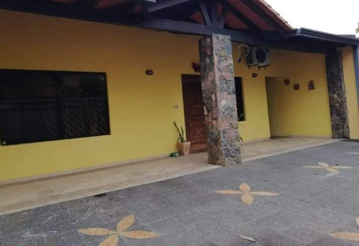 CASA DE 4 DORMITORIOS BARRIO LAS MERCEDES — foto 2