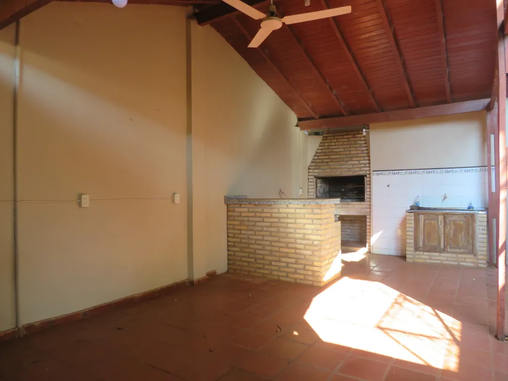 VENDO HERMOSA CASA CON SALONES COMERCIALES EN MINGA GUAZU — foto 3
