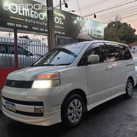 Toyota Voxy 2003 - foto 2