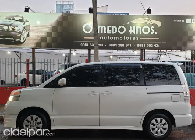 Toyota Voxy 2003 — foto 3