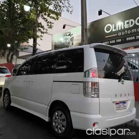 Toyota Voxy 2003 — foto 4
