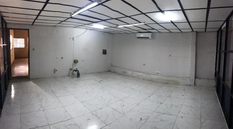 4 MOJONES – LAMBARÉ: 396M2, TINGLADO + OFICINAS P EMPRESAS – 5.500.000 GS. — foto 3