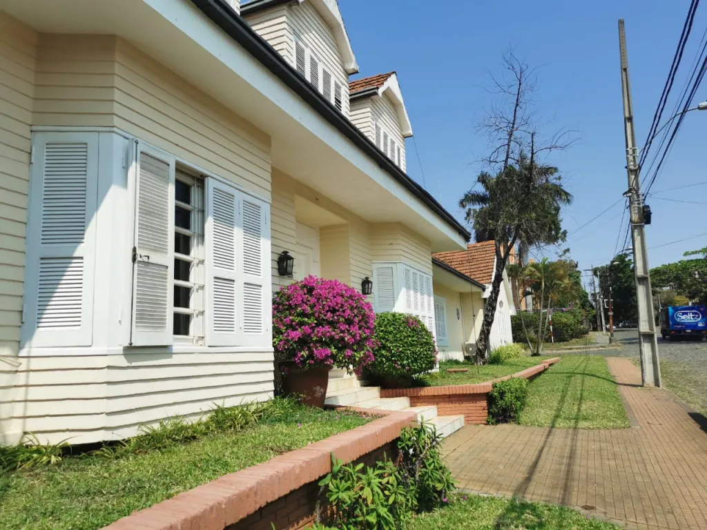 VENDO HERMOSA RESIDENCIA ESTILO CALIFORNIANO EN LA EXCLUSIVA ZONA LAS LOMAS DE CARMELITAS — foto 2