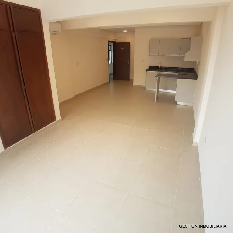 LOFT EN PLENO CENTRO CON AMPLIO BALCON - ALQUILO — foto 3