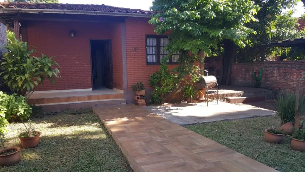 VENDO CASA SOBRE AVDA. MEDICOS DEL CHACO — foto 3