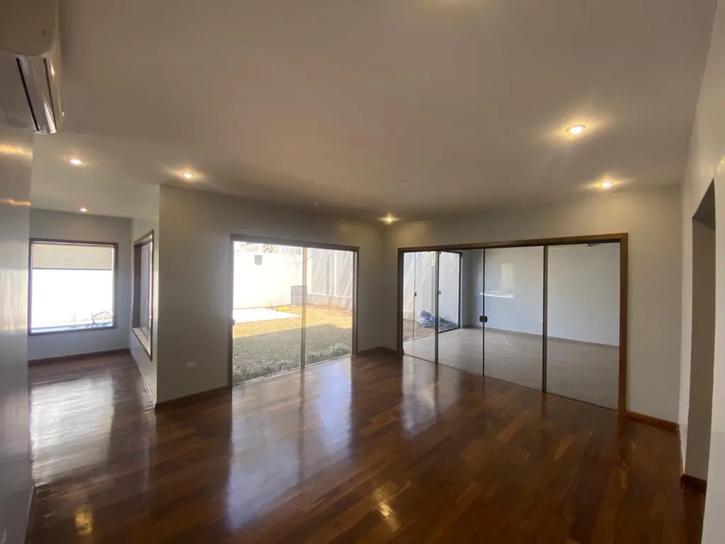MBURUCUYÁ EN CONDOMINIO PRIVADO: SOFISTICADA RESIDENCIA, 4 SUITES, JARDÍN, PISCINA. — foto 3