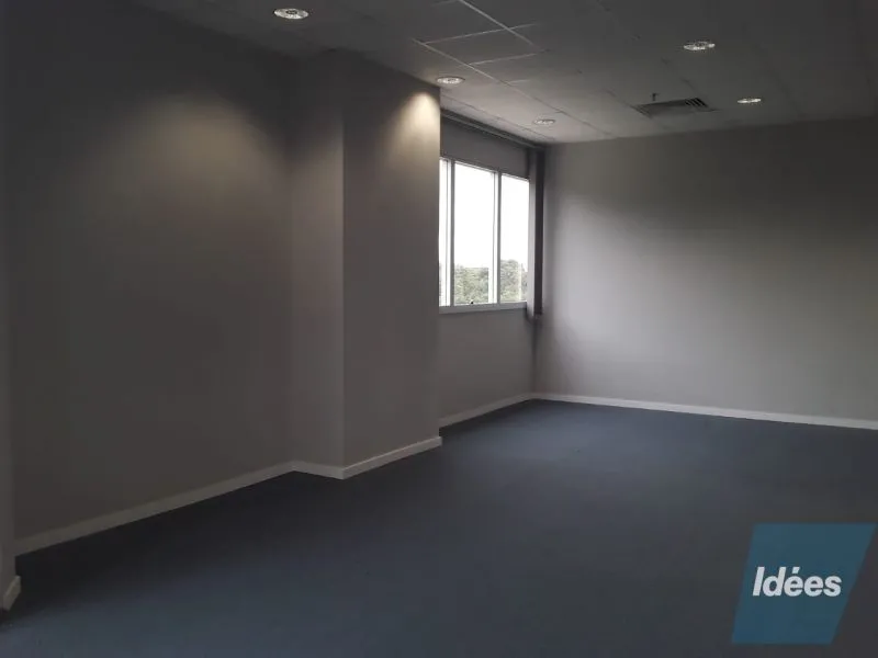 WTC AVIADORES DEL CHACO: IMPORTANTES OFICINAS EN ALQUIER, 120M2 – 2.000 USD. — foto 3