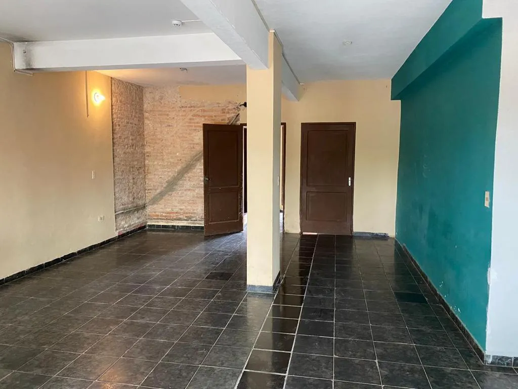 Alquilo Casa para Local Comercial – Centro de Luque. — foto 2