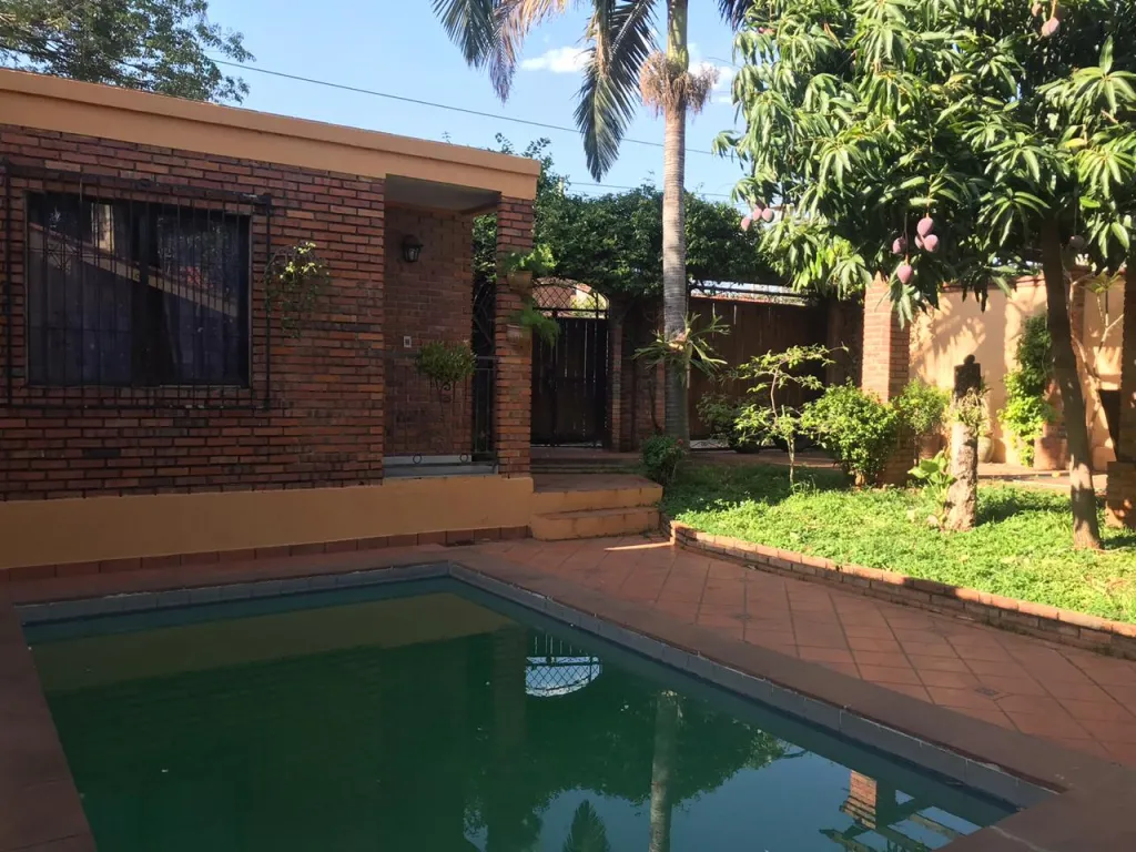 CASA AMPLIA DE 580M2 A MEDIA CUADRA DE LA CANCHA DEFENSORES — foto 3