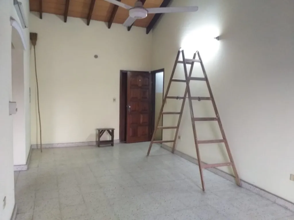 VENDO SALONES COMERCIALES DEPARTAMENTOS SOBRE ACCESO SUR — foto 3