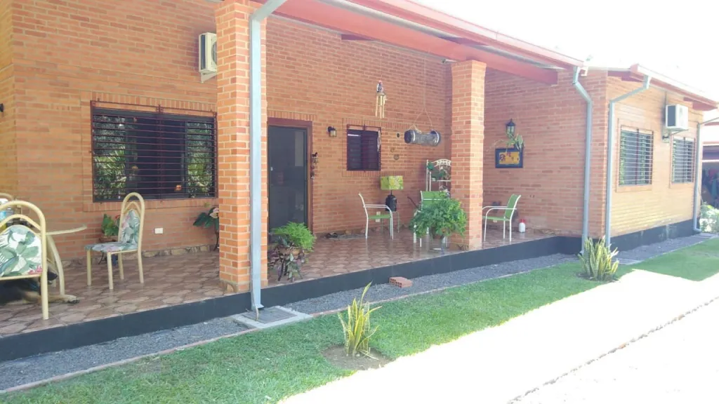 SUPER OFERTA! PARAGUARÍ – PIRAYU 12.3 HAS, LUJOSA RESIDENCIA DE CAMPO EN OPORTUNIDAD TOTAL — foto 2