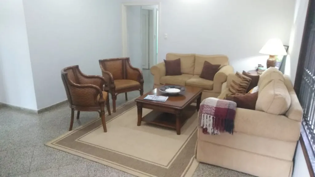 CAPIATÁ ARATIRÍ: 658 M2, LUJOSA RESIDENCIA EN OFERTA, 4 DORMIT, GRAN JARDÍN. — foto 2