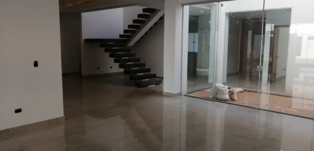 VENDO HERMOSA RESIDENCIA EN BARRIO LOS LAURELES ZONA MUNICIPALIDAD DE ASUNCIÓN — foto 2