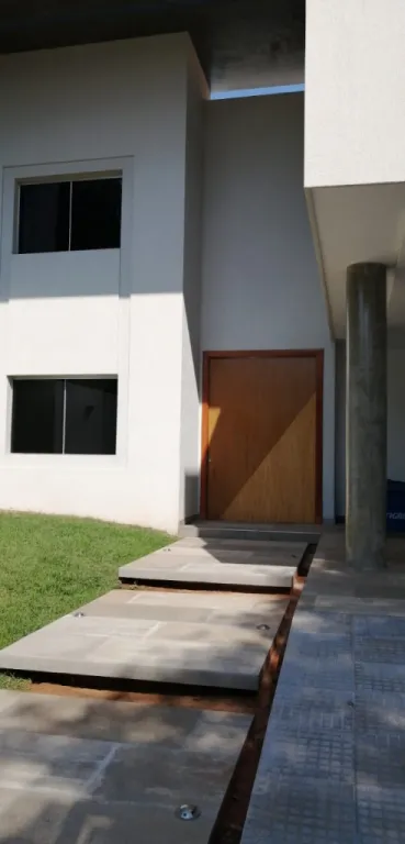 VENDO HERMOSA RESIDENCIA EN BARRIO LOS LAURELES ZONA MUNICIPALIDAD DE ASUNCIÓN — foto 3