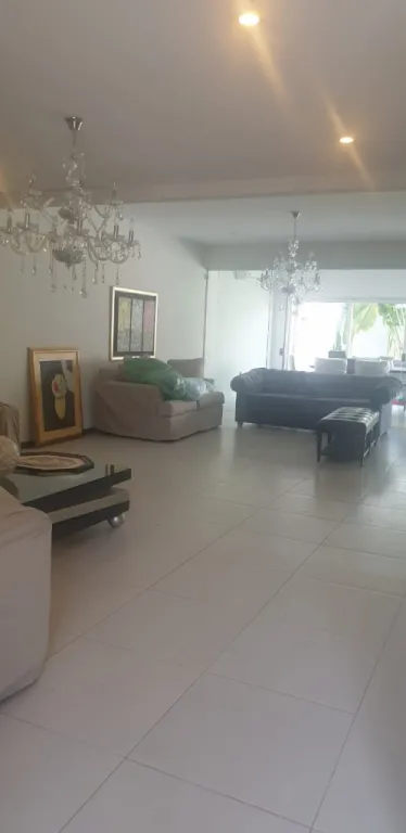 Bº SMA. TRINIDAD: ELEGANTE RESIDENCIA MINIMALISTA, 4 DORMITORIOS, JARDÍN, PISCINA. — foto 3