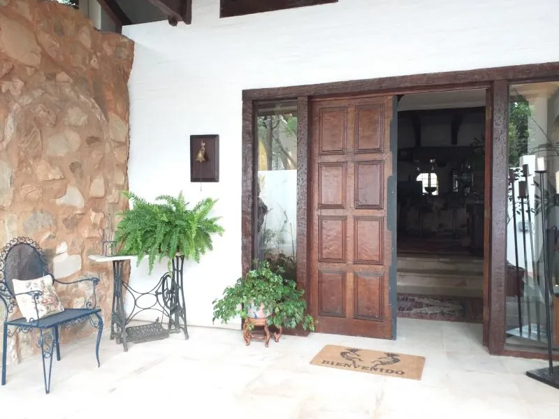 PROX. SANTA TERESA LA GALERÍA: ELEGANTE RESIDENCIA, OPC. AMOB, 3 SUITES, BUEN JARDÍN. — foto 2