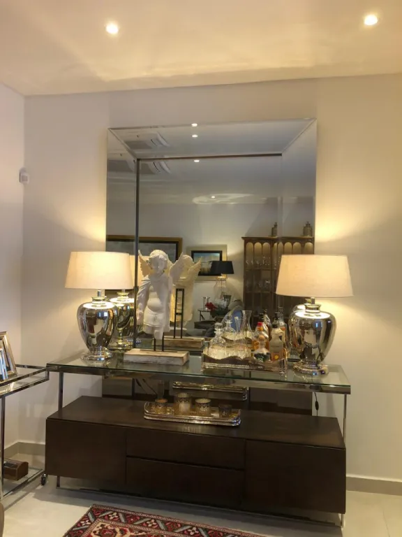Bº LAS MERCEDES: ELEGANTE DÚPLEX, FINAMENTE AMOBLADO, 2 DORMITORIOS, 1.300 USD. — foto 3