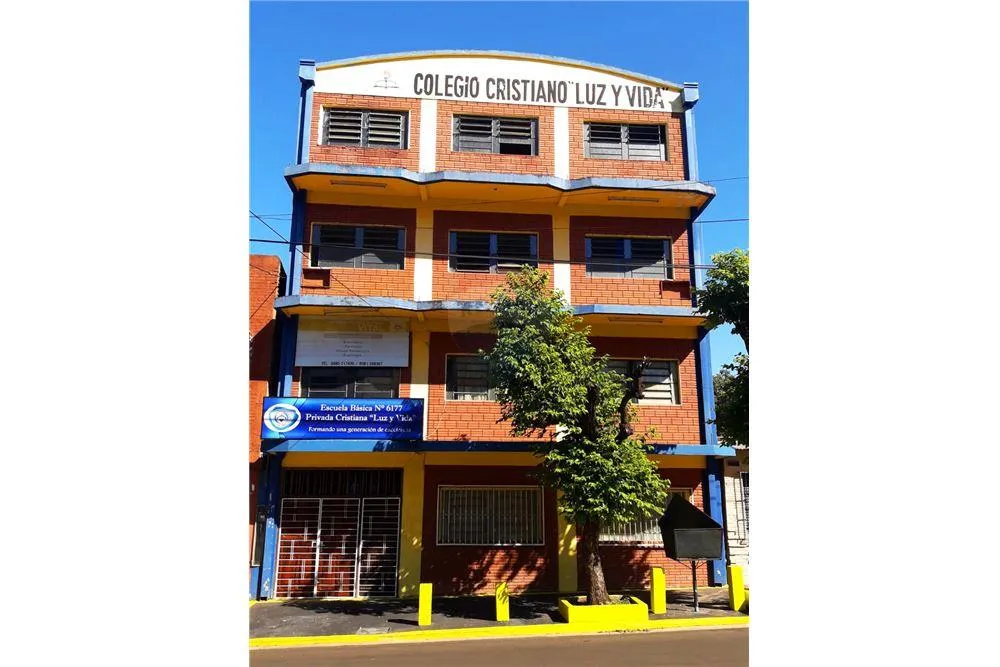 VENDO EDIFICIO DE 4 PISOS EN PLENO CENTRO DE ENCARNACIÓN. — foto 2