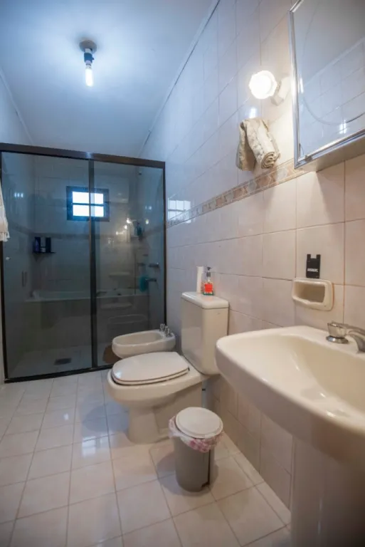Casa Familiar de dos plantas ubicada en Zona Residencial, Bo. Felicidad, Lambaré. — foto 2