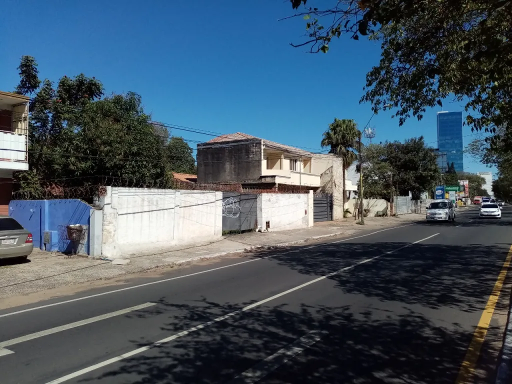 VENDO TERRENO SOBRE LA AVENIDA AVIADORES DEL CHACO. COD ES — foto 2